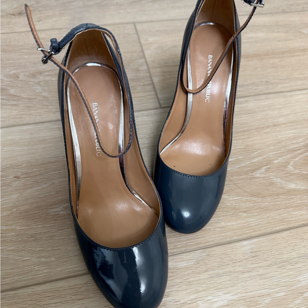 Banana Republic Women's Black Patent Heels